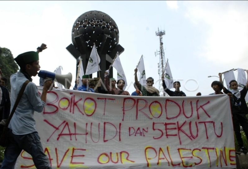 Boikot terhadap produk-produk terafiliasi Israel di Indonesia berakibat pada munculnya disinformasi yang berupaya menepis keterkaitan produk mereka dengan negara zionis Israel yang saat ini sedang melakukan genosida di Gaza, Palestina. Foto: Istimewa