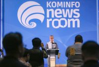 Direktur Jenderal Informasi dan Komunikasi Publik Kementerian Komunikasi dan Informatika (Kemkominfo) Usman Kansong dalam acara Anugerah Media Center (AMC) 2024 di Trans Convention Center, Bandung, pada Selasa (5/3/2024) malam. Foto: Agus Siswanto/InfoPublik