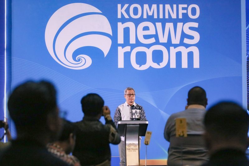 Direktur Jenderal Informasi dan Komunikasi Publik Kementerian Komunikasi dan Informatika (Kemkominfo) Usman Kansong dalam acara Anugerah Media Center (AMC) 2024 di Trans Convention Center, Bandung, pada Selasa (5/3/2024) malam. Foto: Agus Siswanto/InfoPublik