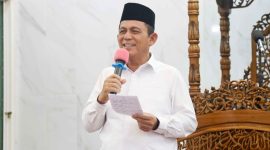 Hari ke-12 Ramadhan 1445 H Gubernur Kepulauan Riau H. Ansar Ahmad didampingi oleh Pj. Walikota Tanjungpinang Hasan, S.Sos  dan Ketua TP-PKK Provinsi Kepulauan Riau Hj. Dewi Kumalasari Ansar berbuka bersama masyarakat Tanjungpinang di Masjid Darussalam, Kelurahan Bukit Cermin, Sabtu (23/3/2024). Foto: Diskominfo Kepri