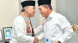 Gubernur Kepri Ansar Ahmad bersama Ustad Fikri Haykal MZ. Foto: Diskominfo Kepri