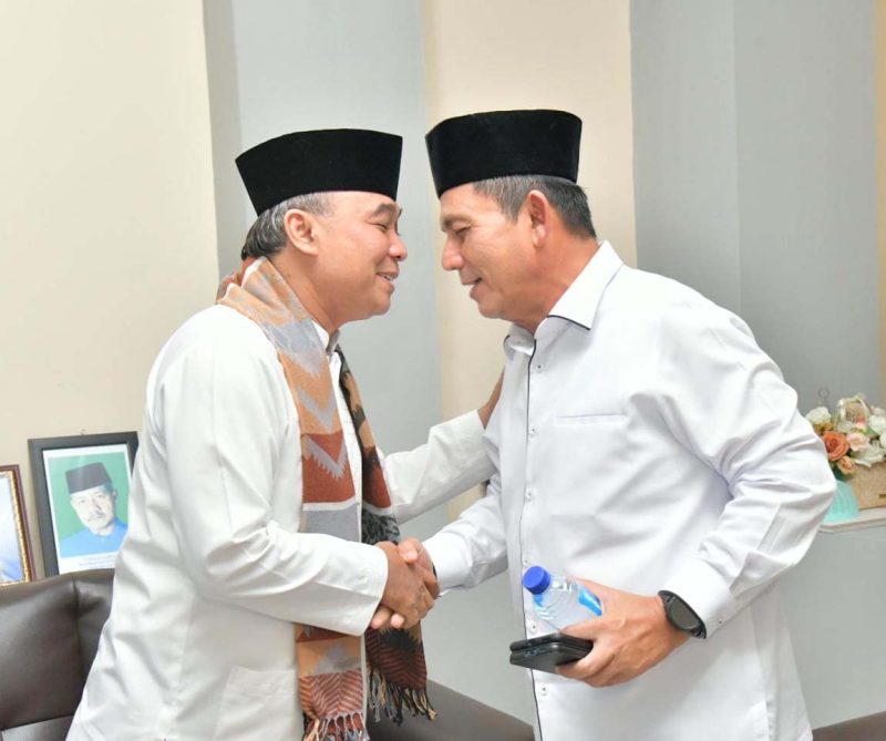 Gubernur Kepri Ansar Ahmad bersama Ustad Fikri Haykal MZ. Foto: Diskominfo Kepri