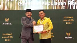 Gubernur Provinsi Kepulauan Riau H. Ansar Ahmad menerima Anugerah Baznas Award 2024 dari Badan Amil Zakat Nasional (Baznas) Republik Indonesia. Foto: Diskominfo Kepri