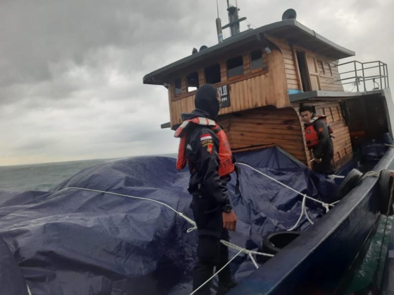 KM. ARSYI II. berhasil digagalkan unit patroli yang terdiri dari Kantor Bea Cukai Batam, Bea Cukai Kantor Wilayah Khusus Bea Cukai Kepulauan Riau dan Kantor Pusat DJBC. Foto: INIKEPRI.COM