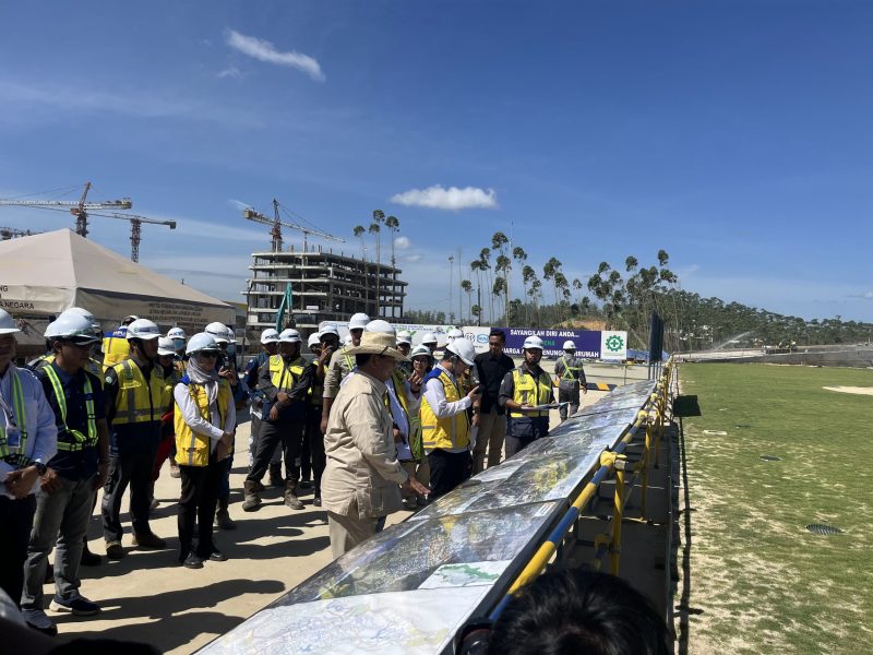 Menteri Pertahanan Prabowo Subiato kunjungi Ibu Kota Nusantara (IKN) untuk meninjau progres pembangunan IKN serta persiapan Upacara Hari Ulang Tahun (HUT) RI ke-79, pada Senin (18/3/2024) yang rencananya akan digelar pada 17 Agustus 2024, di Istana Negara IKN. Foto: Istimewa
