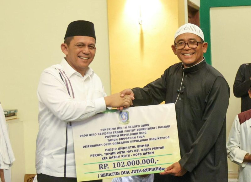 Gubernur Kepulauan Riau, H. Ansar Ahmad, menghadiri Safari Ramadhan di Masjid Amanatul Ummah, Perumahan Duta Mas, Kelurahan Baloi Permai, Kecamatan Batam Kota, Minggu (7/4/2024). Foto: Diskominfo Kepri
