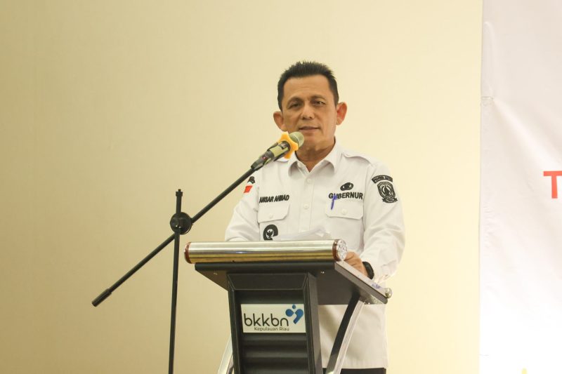 Gubernur Kepulauan Riau Ansar Ahmad membuka kegiatan Forum Koordinasi Daerah Program Bangga Kencana dan Percepatan Penurunan Stunting Tingkat Provinsi Kepulauan Riau yang ditaja BKKBN Perwakilan Provinsi Kepri bertempat di Aston Hotel & Residence Pelita Kota Batam, Rabu (3/4/2024). Foto: Diskominfo Kepri