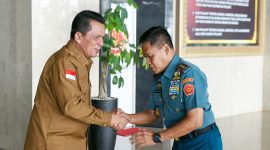 Dalam suasana yang penuh keakraban, Gubernur Kepulauan Riau, Ansar Ahmad, melakukan pertemuan dengan Panglima Komando Gabungan Wilayah Pertahanan (Pangkogabwilhan) I, Laksamana Madya TNI Agus Hariadi, Selasa (16/4/2024). Foto: Diskominfo Kepri