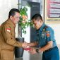 Dalam suasana yang penuh keakraban, Gubernur Kepulauan Riau, Ansar Ahmad, melakukan pertemuan dengan Panglima Komando Gabungan Wilayah Pertahanan (Pangkogabwilhan) I, Laksamana Madya TNI Agus Hariadi, Selasa (16/4/2024). Foto: Diskominfo Kepri