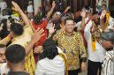 Gubernur Kepulauan Riau Ansar Ahmad menghadiri Perayaan Syukur Ekaristi 25 Tahun Tahbisan Imamat bertempat di Gereja Katolik Maria Bunda Pembantu Abadi Kavling Lama Batu Aji Kota Batam, Kamis (18/4/2024) malam. Foto: Diskominfo Kepri