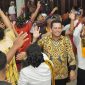 Gubernur Kepulauan Riau Ansar Ahmad menghadiri Perayaan Syukur Ekaristi 25 Tahun Tahbisan Imamat bertempat di Gereja Katolik Maria Bunda Pembantu Abadi Kavling Lama Batu Aji Kota Batam, Kamis (18/4/2024) malam. Foto: Diskominfo Kepri