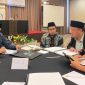 Pentashih sedang melakukan Tashih Al-Qur'an. Foto Istimewa/Humas Kemenag