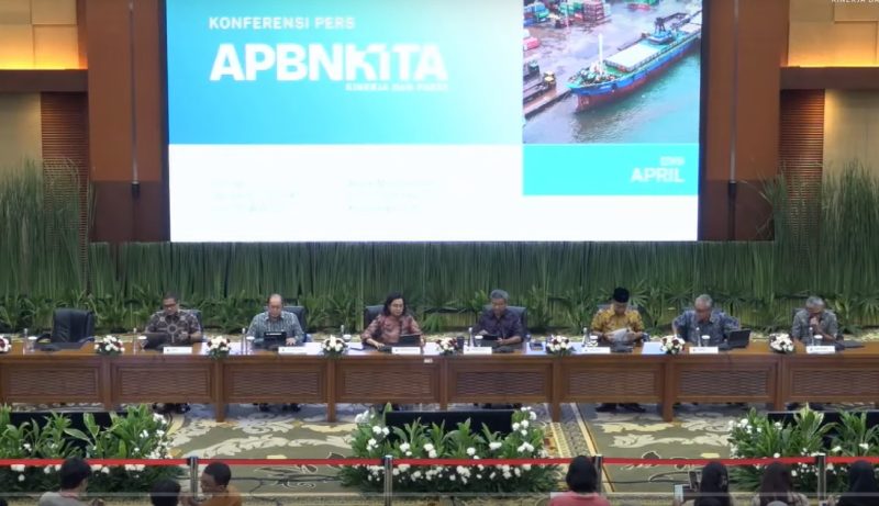 Menteri Keuangan (Menkeu) Sri Mulyani Indrawati mengumumkan bahwa Anggaran Pendapatan dan Belanja Negara (APBN) per akhir Maret 2024 mengalami surplus sebesar Rp8,1 triliun atau 0,04 persen terhadap Produk Domestik Bruto (PDB). Foto: Istimewa