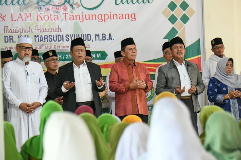 Dalam suasana yang penuh keakraban, Gubernur Kepulauan Riau H. Ansar Ahmad menghadiri Halalbihalal Keluarga Besar Nahdlatul Ulama (NU) dan Lembaga Adat Melayu (LAM) Kota Tanjungpinang, di Grha NU Tanjungpinang, Jl. Bandara, Minggu (21/4/2024).  Foto: Diskominfo Kepri
