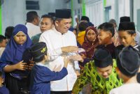 Gubernur Kepulauan Riau H. Ansar Ahmad melanjutkan Safari Ramadhan dengan mengunjungi Masjid Darul Mukhlisin di Kavling Senjulung, Kota Batam, Rabu (3/4/2024). Foto: Diskominfo kepri