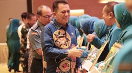 Gubernur Kepulauan Riau, Ansar Ahmad, menghadiri Puncak Peringatan Hari Gerak Kesatuan (HKG) PKK Ke-52 Tingkat Provinsi Kepri Tahun 2024. Acara tersebut berlangsung di Ballroom Aston Hotel & Residence Pelita Kota Batam pada Kamis (25/4/2024). Foto: Diskominfo Kepri