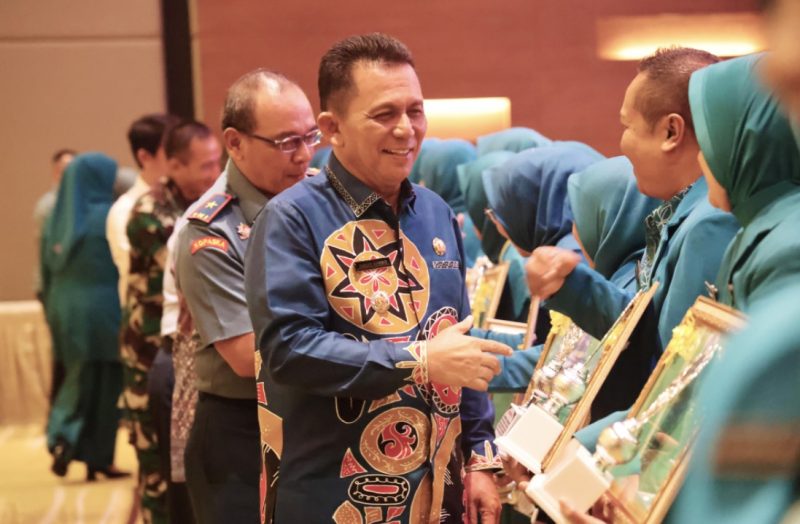 Gubernur Kepulauan Riau, Ansar Ahmad, menghadiri Puncak Peringatan Hari Gerak Kesatuan (HKG) PKK Ke-52 Tingkat Provinsi Kepri Tahun 2024. Acara tersebut berlangsung di Ballroom Aston Hotel & Residence Pelita Kota Batam pada Kamis (25/4/2024). Foto: Diskominfo Kepri