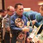 Gubernur Kepulauan Riau, Ansar Ahmad, menghadiri Puncak Peringatan Hari Gerak Kesatuan (HKG) PKK Ke-52 Tingkat Provinsi Kepri Tahun 2024. Acara tersebut berlangsung di Ballroom Aston Hotel & Residence Pelita Kota Batam pada Kamis (25/4/2024). Foto: Diskominfo Kepri