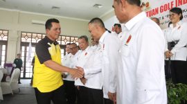 Gubernur Kepri Ansar Ahmad melantik dan mengambil sumpah Kepengurusan  Persatuan Golf Indonesia (PGI) Kota Batam Masa Bhkati 2023 - 2027  di Ballroom Palm Spring Golf & Resort Nongsa Kota Batam,  Minggu (21/4/2024). Foto: Diskominfo Kepri