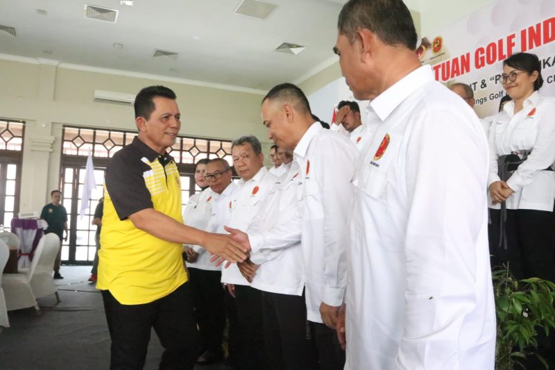 Gubernur Kepri Ansar Ahmad melantik dan mengambil sumpah Kepengurusan  Persatuan Golf Indonesia (PGI) Kota Batam Masa Bhkati 2023 - 2027  di Ballroom Palm Spring Golf & Resort Nongsa Kota Batam,  Minggu (21/4/2024). Foto: Diskominfo Kepri