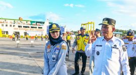 Gubernur Kepulauan Riau H. Ansar Ahmad memimpin langsung Apel Pembukaan Posko Angkutan Lebaran 1445 H di Pelabuhan ASDP Telaga Punggur, Batam, Rabu (3/4/2024). Foto: Diskominfo kepri