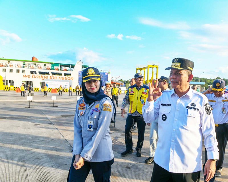 Gubernur Kepulauan Riau H. Ansar Ahmad memimpin langsung Apel Pembukaan Posko Angkutan Lebaran 1445 H di Pelabuhan ASDP Telaga Punggur, Batam, Rabu (3/4/2024). Foto: Diskominfo kepri
