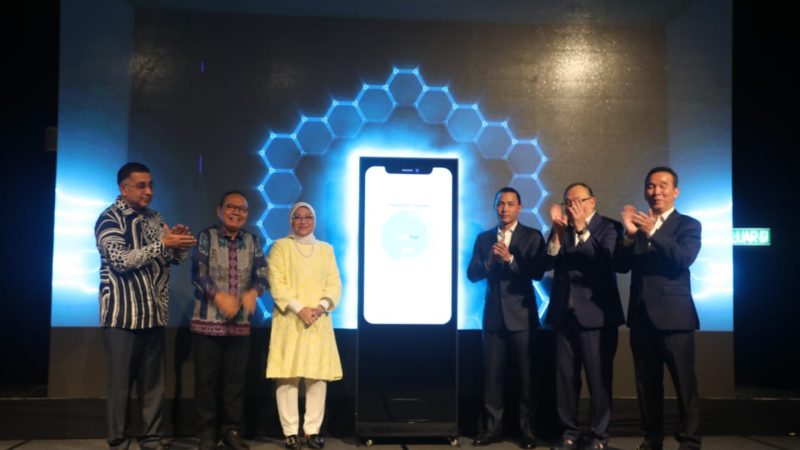 Menaker Ida Fauziyah saat meluncurkan aplikasi Bolehpayz untuk pekerja migran di Malaysia. Foto : Biro Humas Kemnaker