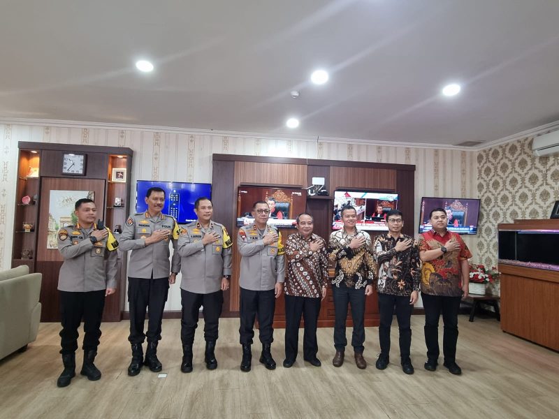 Dalam rangka meningkatkan pelayanan kepada pelanggan menjelang momen hari Raya Idul Fitri 1445 Hijriah, PT PLN Batam bersinergi dengan Kepolisan Daerah (Polda) Kepulauan Riau (Kepri) untuk pengamanan instalasi dan aset ketenagalistrikan PLN Batam yang berstatus objek vital nasional. Foto: INIKEPRI.COM