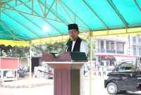 Wakil Wali Kota Batam Amsakar Achmad saat salat id di Villa Mukakuning. Foto: INIKEPRI.COM