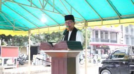 Wakil Wali Kota Batam Amsakar Achmad saat salat id di Villa Mukakuning. Foto: INIKEPRI.COM