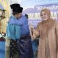 Wali Kota Batam Muhammad Rudi dan Wakil Wali Kota Batam Amsakar Achmad berpelukan di Idul Fitri 1445 H. Foto: Instagram @amsakarachmad