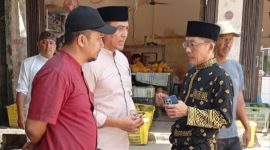 Penjabat (Pj) Walikota Tanjungpinang Hasan bersama jajaran BUMD Tanjungpinang Makmur Bersama meninjau Pasar Encik Puan Perak Jalan Lorong Gambir Kecamatan Tanjungpinang Kota, Jumat (19/4/2024). Foto: Diskominfo Tanjungpinang