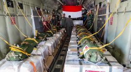 Pesawat Hercules TNI AU C 130 J dapat menerjunkan bantuan kemanusiaan di wilayah udara Palestina, Gaza, Selasa (9/2/2023). Foto. tni.mil.id