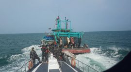 Kementerian Kelautan dan Perikanan (KKP) berhasil mengamankan satu kapal ikan asing (KIA) ilegal berbendera Malaysia, saat kedapatan melakukan aktifitas penangkapan ikan illegal di Wilayah Pengelolaan Perikanan Negara Republik Indonesia (WPPNRI) 571 Selat Malaka. Foto: KKP