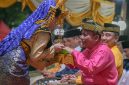 Gemerlapnya Pulau Penyengat di malam hari semakin meriah dengan digelarnya Festival Indera Sakti (FIS) yang dibuka langsung oleh Gubernur Kepulauan Riau H. Ansar Ahmad di halaman Balai Adat Pulau Penyengat, Kamis (25/4/2024). Foto: Diskominfo Kepri