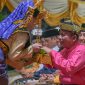 Gemerlapnya Pulau Penyengat di malam hari semakin meriah dengan digelarnya Festival Indera Sakti (FIS) yang dibuka langsung oleh Gubernur Kepulauan Riau H. Ansar Ahmad di halaman Balai Adat Pulau Penyengat, Kamis (25/4/2024). Foto: Diskominfo Kepri