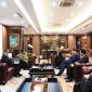 Dalam kunjungan kerjanya ke Indonesia, Menteri Luar Negeri Singapura Vivian Balakrishnan bertemu dengan Menteri Koordinator Bidang Perekonomian Airlangga Hartarto di Kantor Kementerian Koordinator Bidang Perekonomian, Selasa (23/4/2024). Foto: Humas Ekon