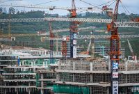 Suasana pembangunan di Kawasan Inti Pusat Pemerintahan (KIPP) Ibu Kota Nusantara (IKN), Kabupaten Penajam Paser Utara, Kalimantan Timur, Senin (12/2/2024). Otorita Ibu Kota Nusantara (OIKN) melaporkan realisasi investasi untuk pembangunan Kota Nusantara sejak 2023 sampai 29 Januari 2024 telah mencapai Rp47,5 triliun. ANTARA FOTO/ Rivan Awal Lingga/rwa.