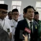 Ketua Umum DPP Partai Bulan Bintang (PBB) Prof. Yusril Ihza Mahendra (tiga kiri) didampingi Sekretaris Jenderal DPP Partai Bulan Bintang Afriansyah Noor (kiri) jumpa pers pada sela-sela acara Musyawarah Dewan Partai (MDP) Partai Bulan Bintang di Kantor DPP PBB di Jakarta, Sabtu (18/5/2024). Foto: ANTARA/Genta Tenri Mawangi.