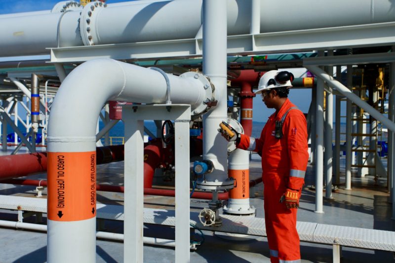 Ilustrasi pekerja di sektor minyak dan gas bumi. Foto: esdm.go.id