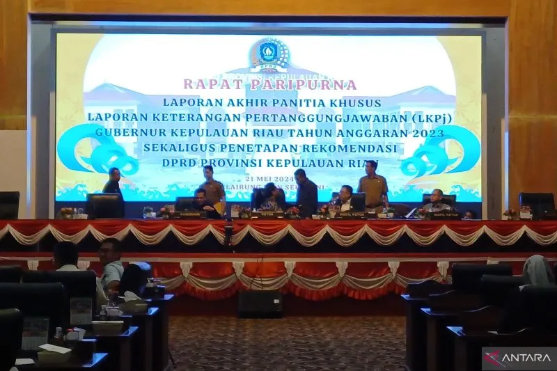 DPRD Kepri menggelar sidang paripurna masa sidang kedua tahun 2024, di Aula Wan Seri Beni Pulau Dompak, Kota Tanjungpinang, Rabu (22/5/2024). Foto: ANTARA/Ogen