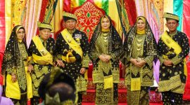 Panglima TNI Jenderal TNI Agus Subiyanto resmi menyandang gelar adat Dato' Seri Satria Bijaya Negara dari Lembaga Adat Melayu (LAM) Kepulauan Riau. Foto: Diskominfo Kepri