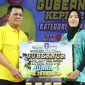 Disela-sela kunjungan kerja Gubenur Kepri H. Ansar Ahmad ke Kabupaten Natuna, ia menyempatkan diri untuk menutup secara resmi Kejuaraan Bola Voli Piala Gubernur Kepri Kategori Putri U-23 zona Kabupaten Natuna. Bertempat di Pantai Piwang, Selasa (7/5/2024) malam. Foto: Diskominfo Kepri