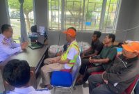 Dalam rangka memastikan pelayanan dan meningkatkan pemahaman SDM Juru Parkir yang ada di Kota Tanjungpinang, Dinas Perhubungan (Dishub) Kota Tanjungpinang menjelaskan bahwa bimbingan teknis kepada Juru Parkir yang berada dibawah pembinaan UPTD Perparkiran selalu dilaksanakan. Foto: Diskominfo Tanjungpinang