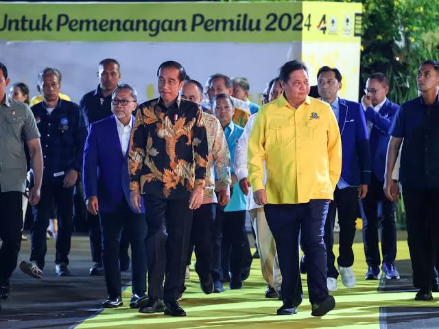 Momen saat Presiden Joko Widodo hadir di perayaan HUT ke-59 Partai Golkar bersama sejumlah Ketua Umum Partai Politik. Foto: Istimewa