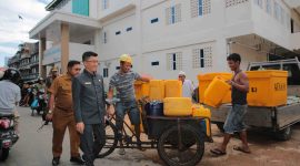 Pj Wali Kota Tanjungpinang Hasan saat meninjau Pasar Encik Puan. Foto: Diskominfo Tanjungpinang