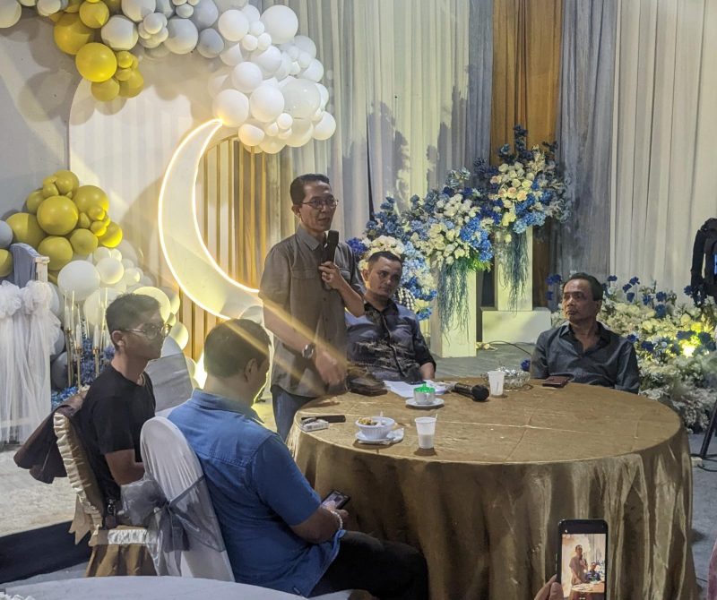 Wakil Wali Kota Batam Amsakar Achmad saat menggelar silaturahmi dengan relawan. Foto: INIKEPRI.COM