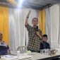 Amsakar Achmad saat bertemu dengan relawannya. Foto: INIKEPRI.COM