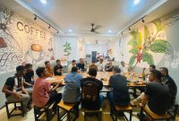 Rapat pengurus BPD KKSS Kota Batam, Selasa (14/5/24) malam, di Dil Div Cafe Batam Centre, Kota Batam. Foto: INIKEPRI.COM