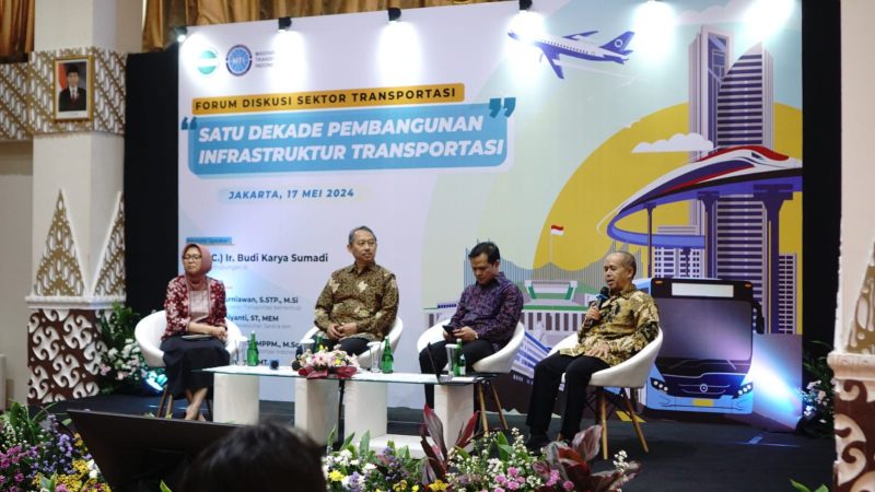 Diskusi Publik bertema Satu Dekade Pembangunan Infrastruktur Transportasi Indonesia. Foto: Kemenhub